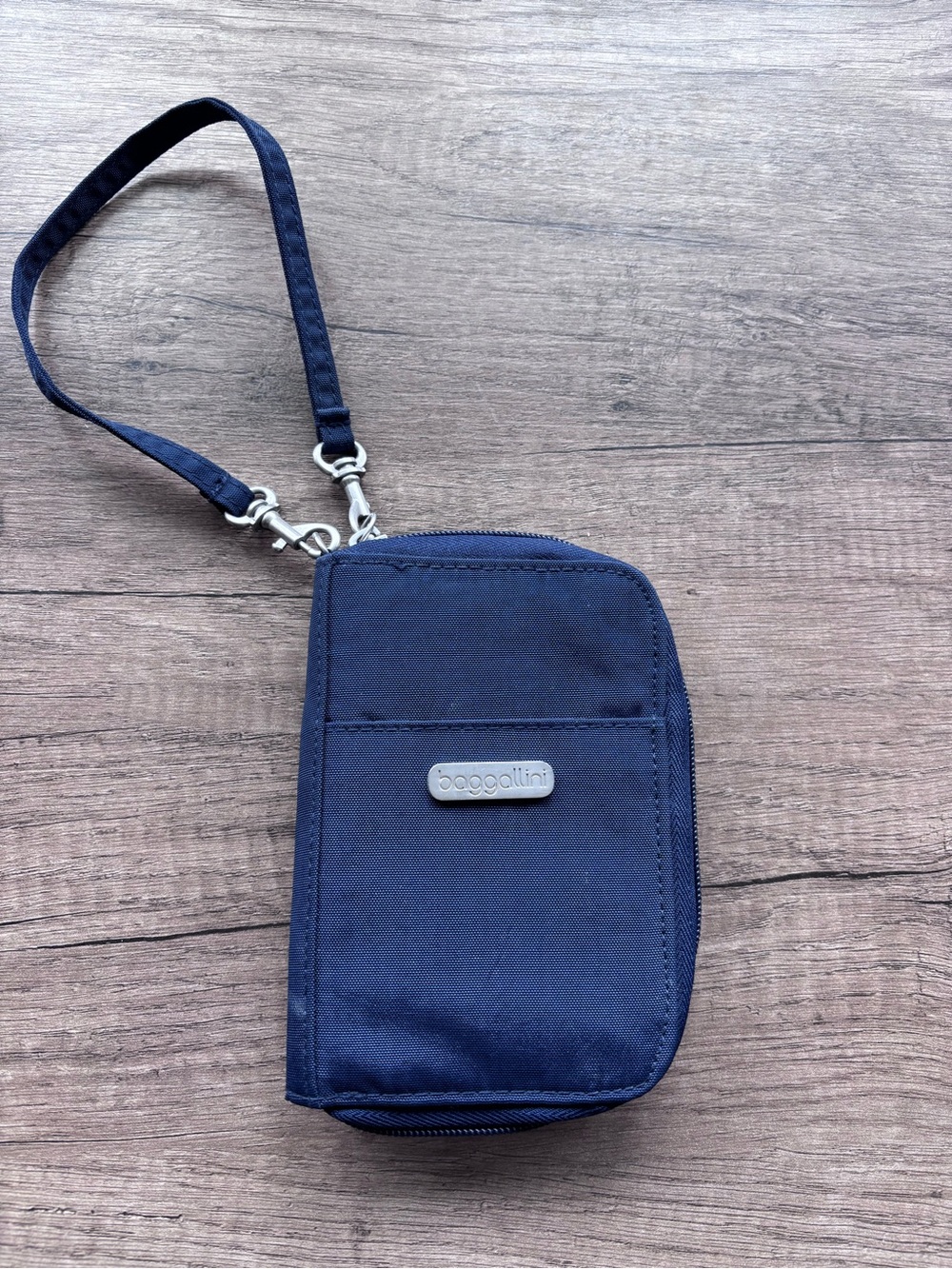 Baggallini Navy Blue Compact Wristlet Organizer